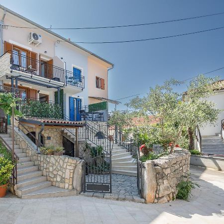 Apartmen Plus U Centru Blizu Plaze Njivice Luaran gambar