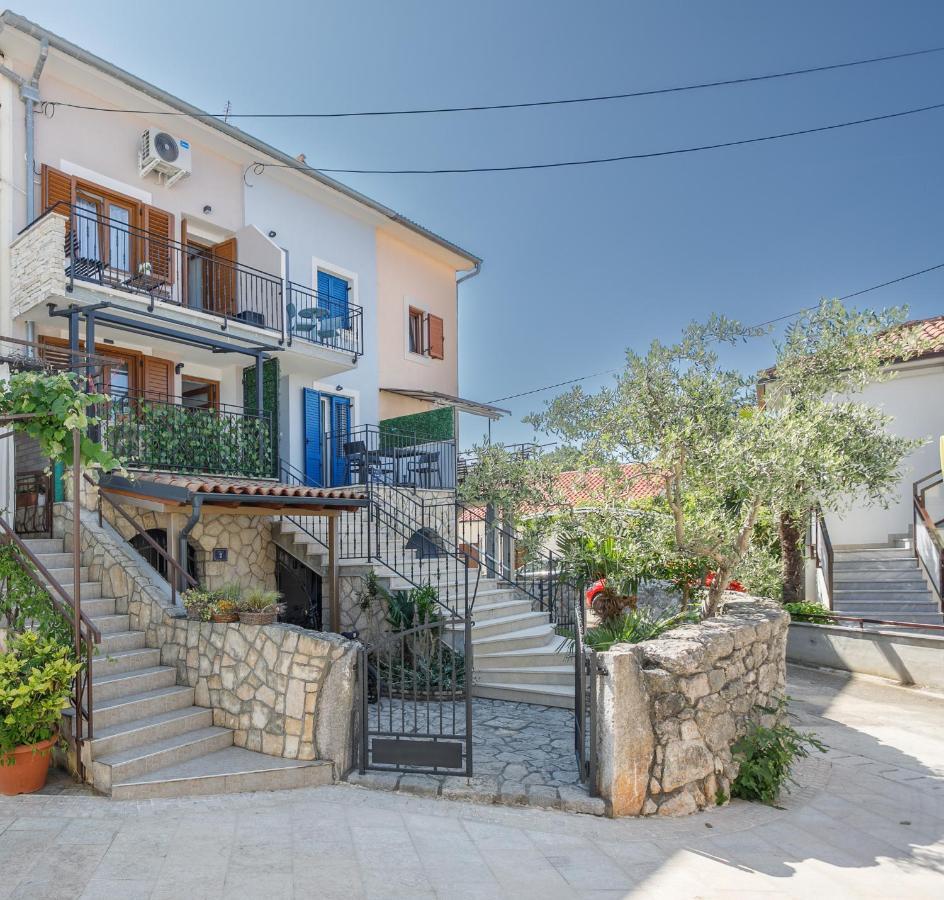Apartmen Plus U Centru Blizu Plaze Njivice Luaran gambar