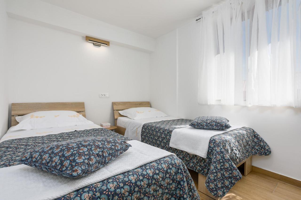 Apartmen Plus U Centru Blizu Plaze Njivice Luaran gambar