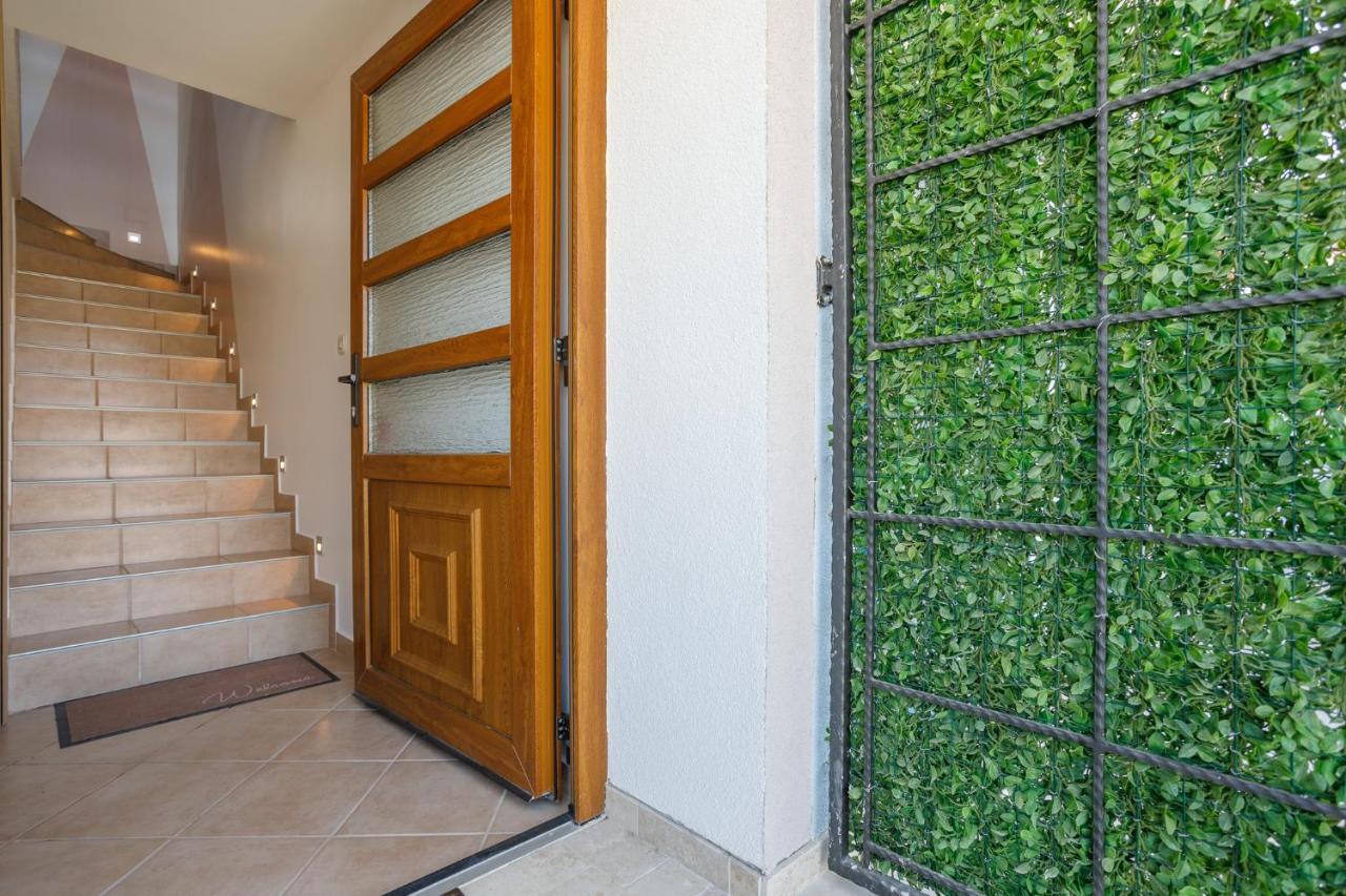 Apartmen Plus U Centru Blizu Plaze Njivice Luaran gambar