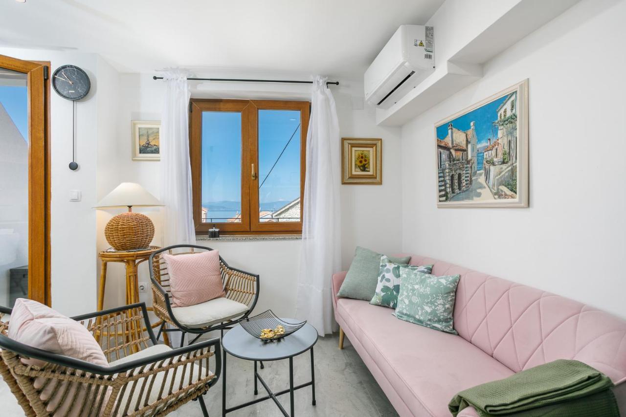 Apartmen Plus U Centru Blizu Plaze Njivice Luaran gambar