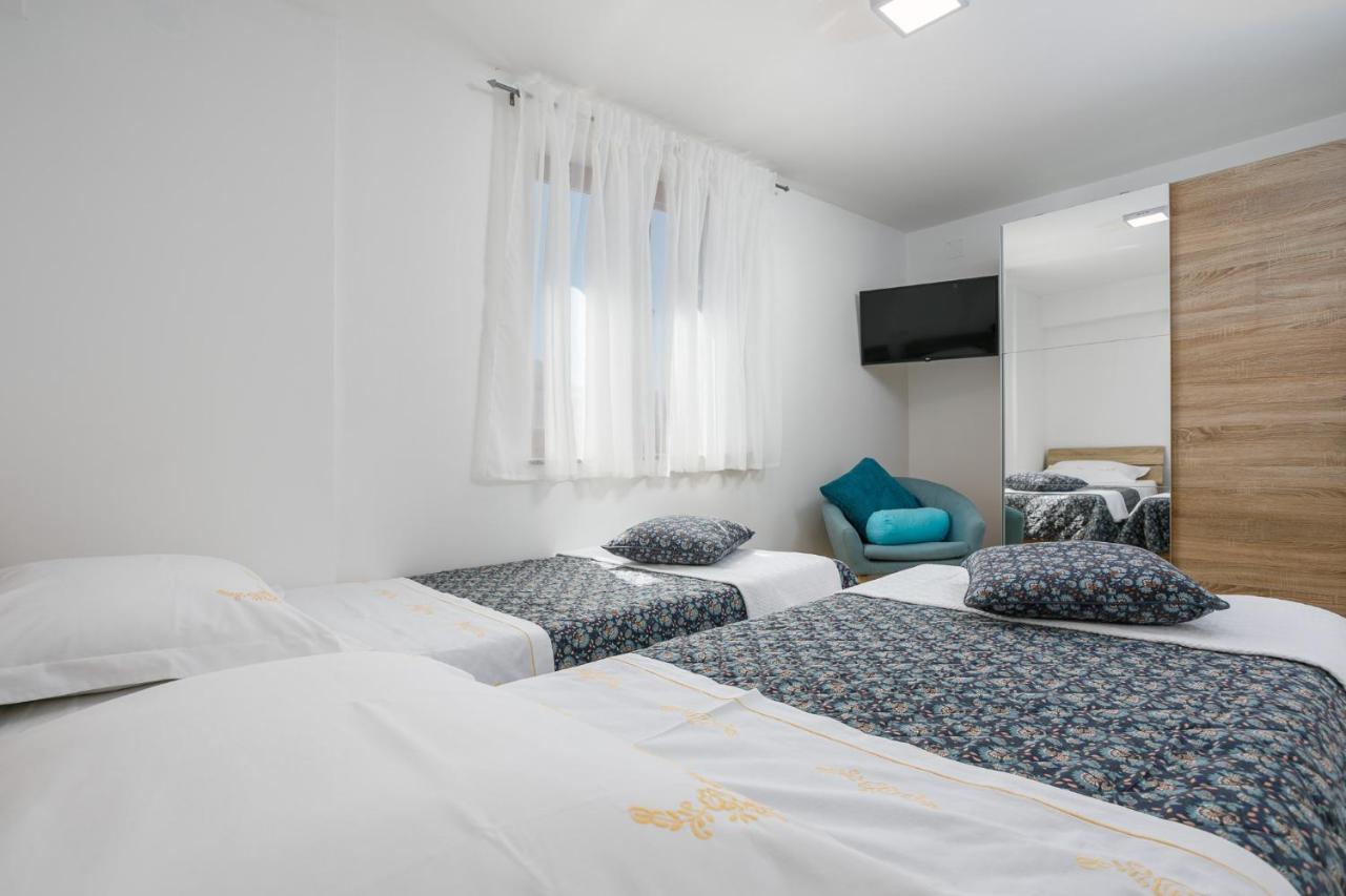 Apartmen Plus U Centru Blizu Plaze Njivice Luaran gambar